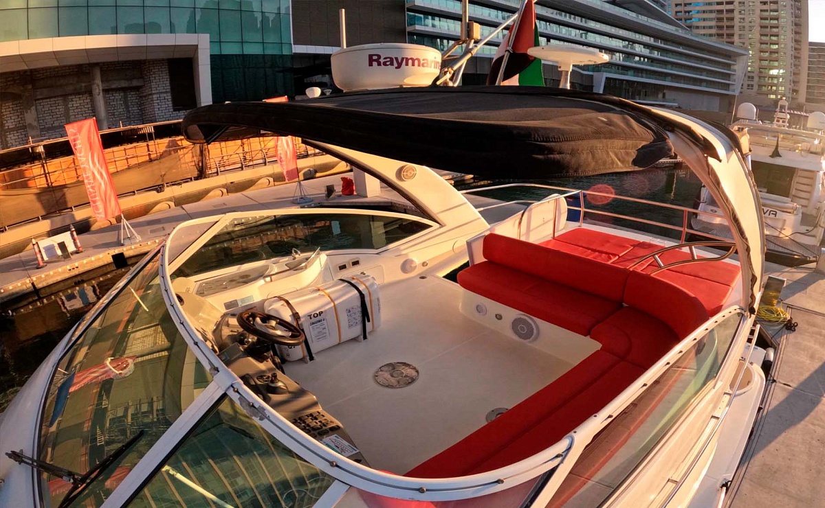 Аренда моторной яхты Cruiser 47 AMMOS в Дубае